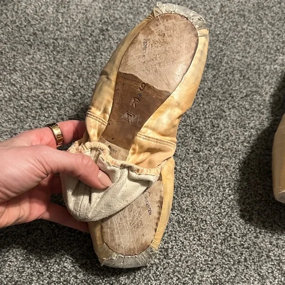 Used pointe shoes - Picture 2 of 5